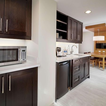 Doubletree By Hilton Edmonton Downtown Hotel Ngoại thất bức ảnh