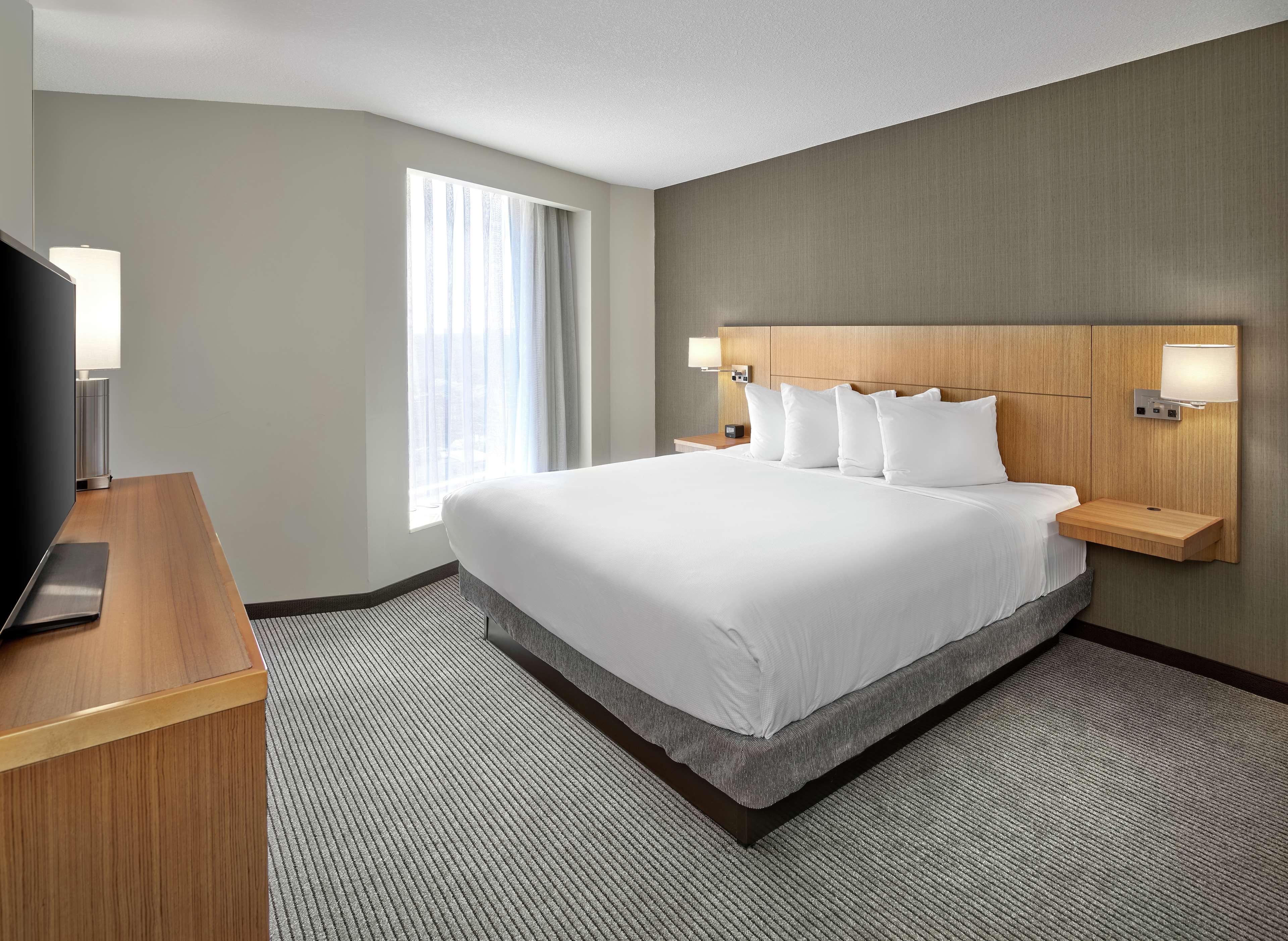Doubletree By Hilton Edmonton Downtown Hotel Ngoại thất bức ảnh