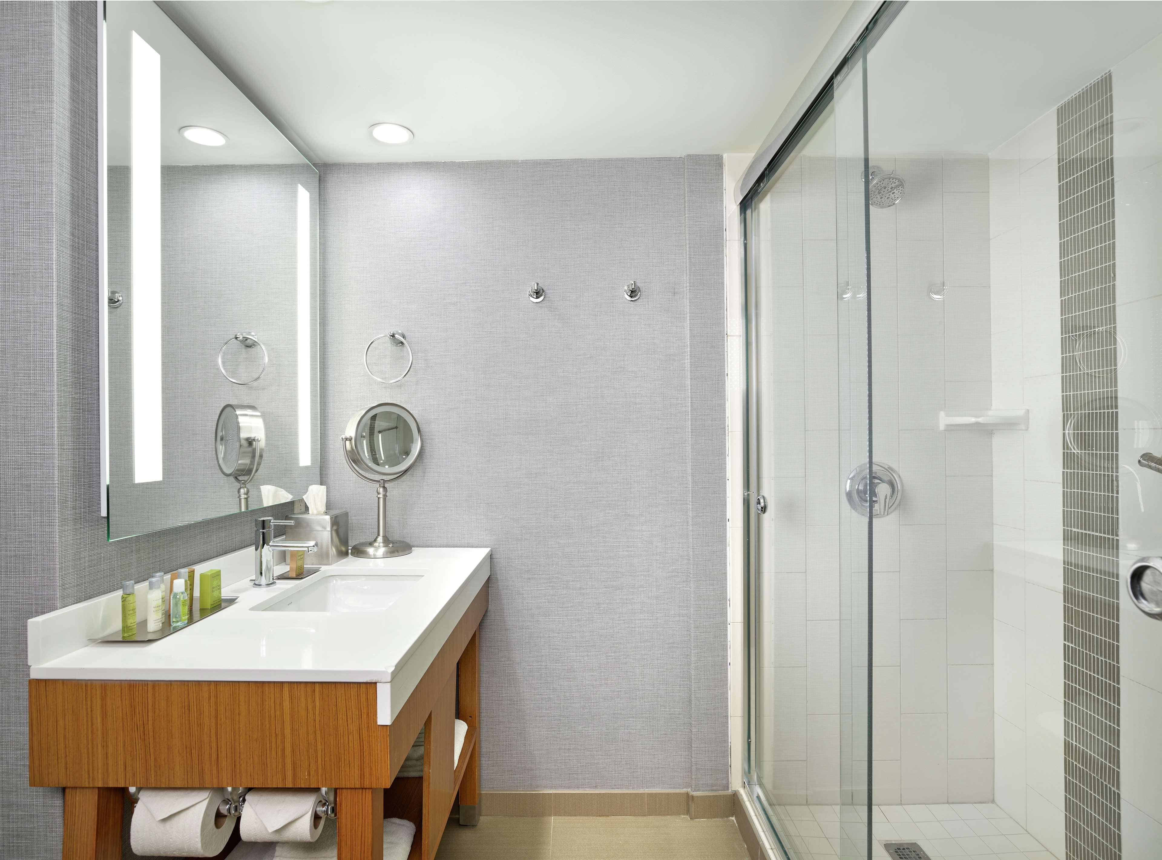 Doubletree By Hilton Edmonton Downtown Hotel Ngoại thất bức ảnh