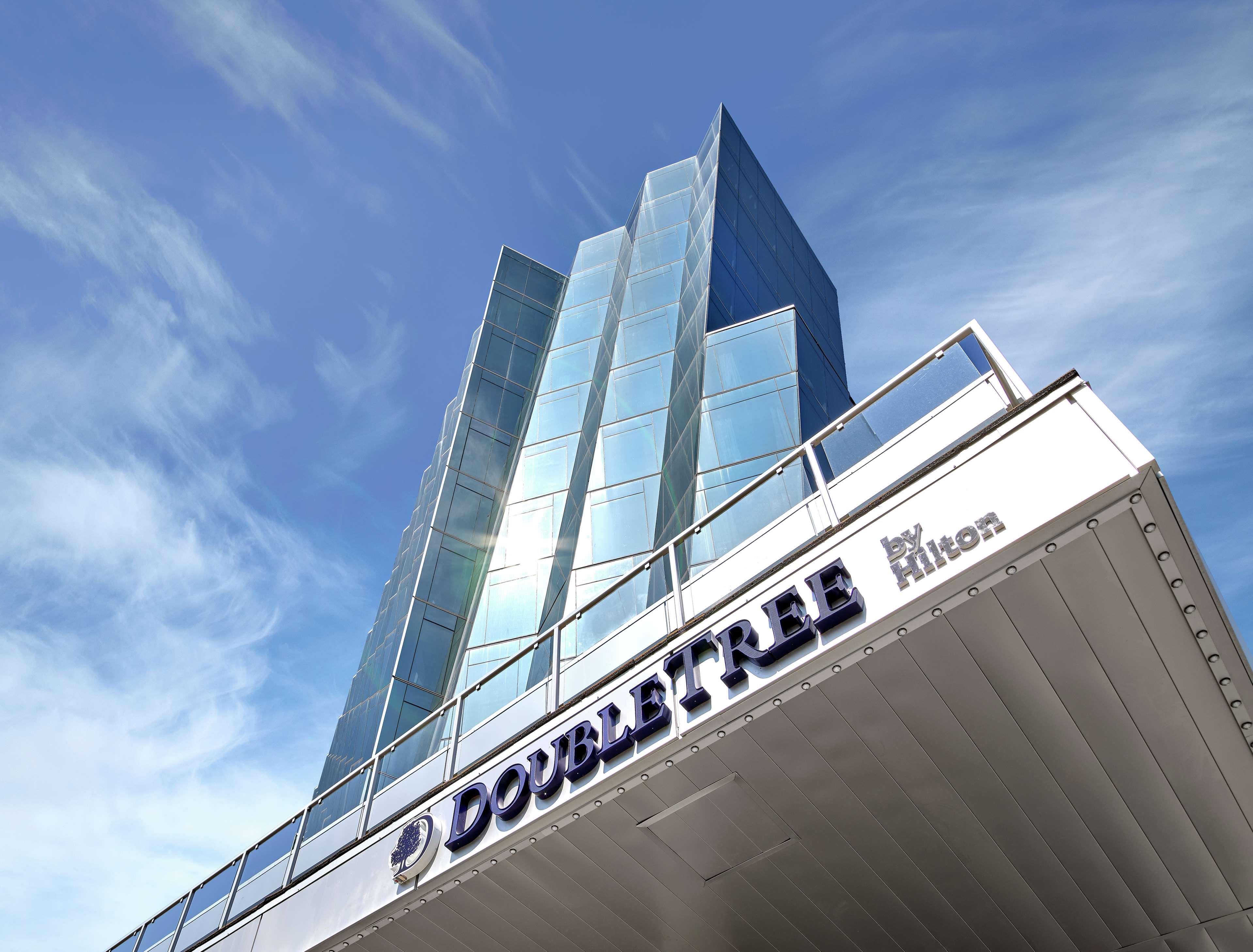Doubletree By Hilton Edmonton Downtown Hotel Ngoại thất bức ảnh
