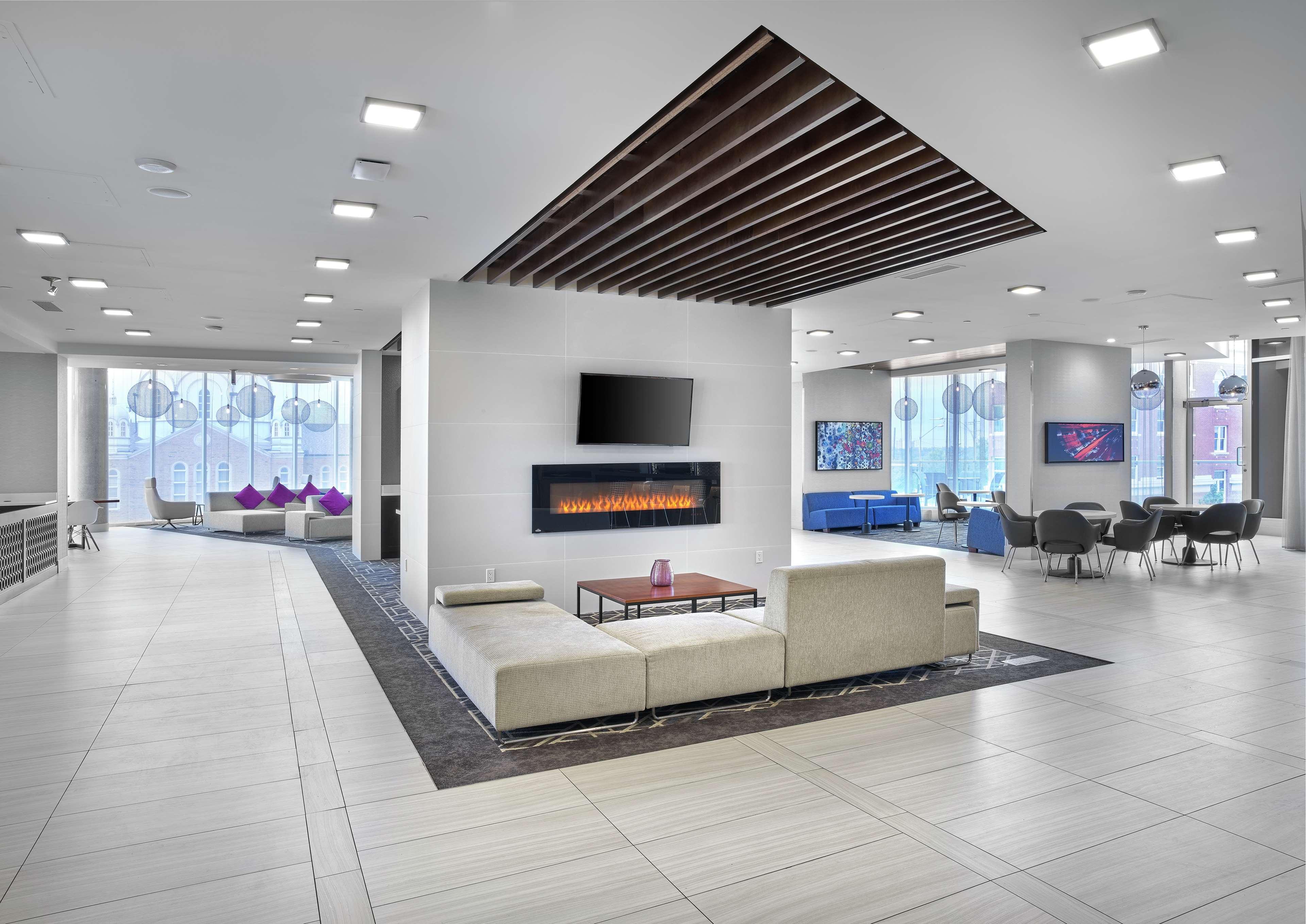 Doubletree By Hilton Edmonton Downtown Hotel Ngoại thất bức ảnh