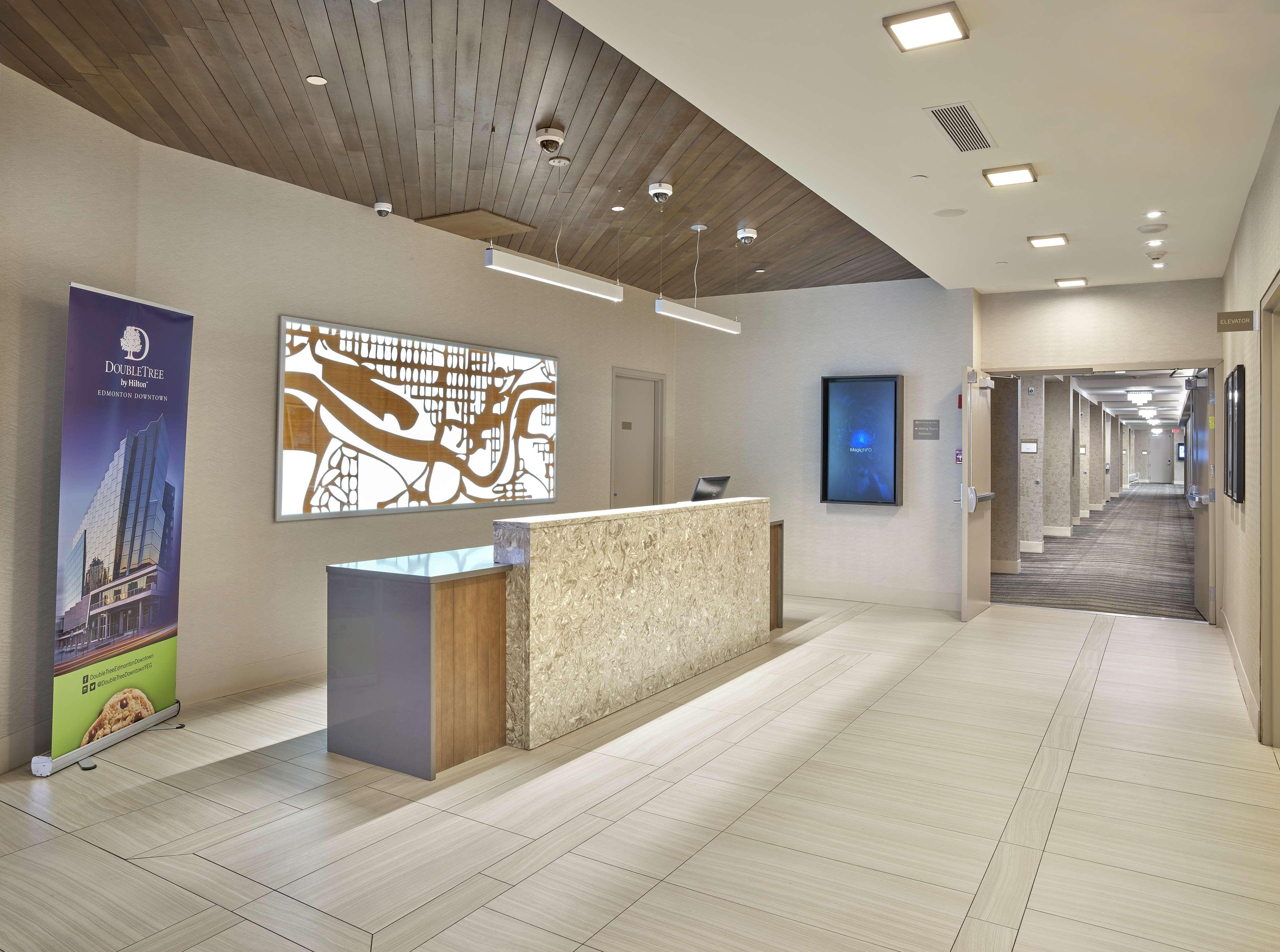 Doubletree By Hilton Edmonton Downtown Hotel Ngoại thất bức ảnh