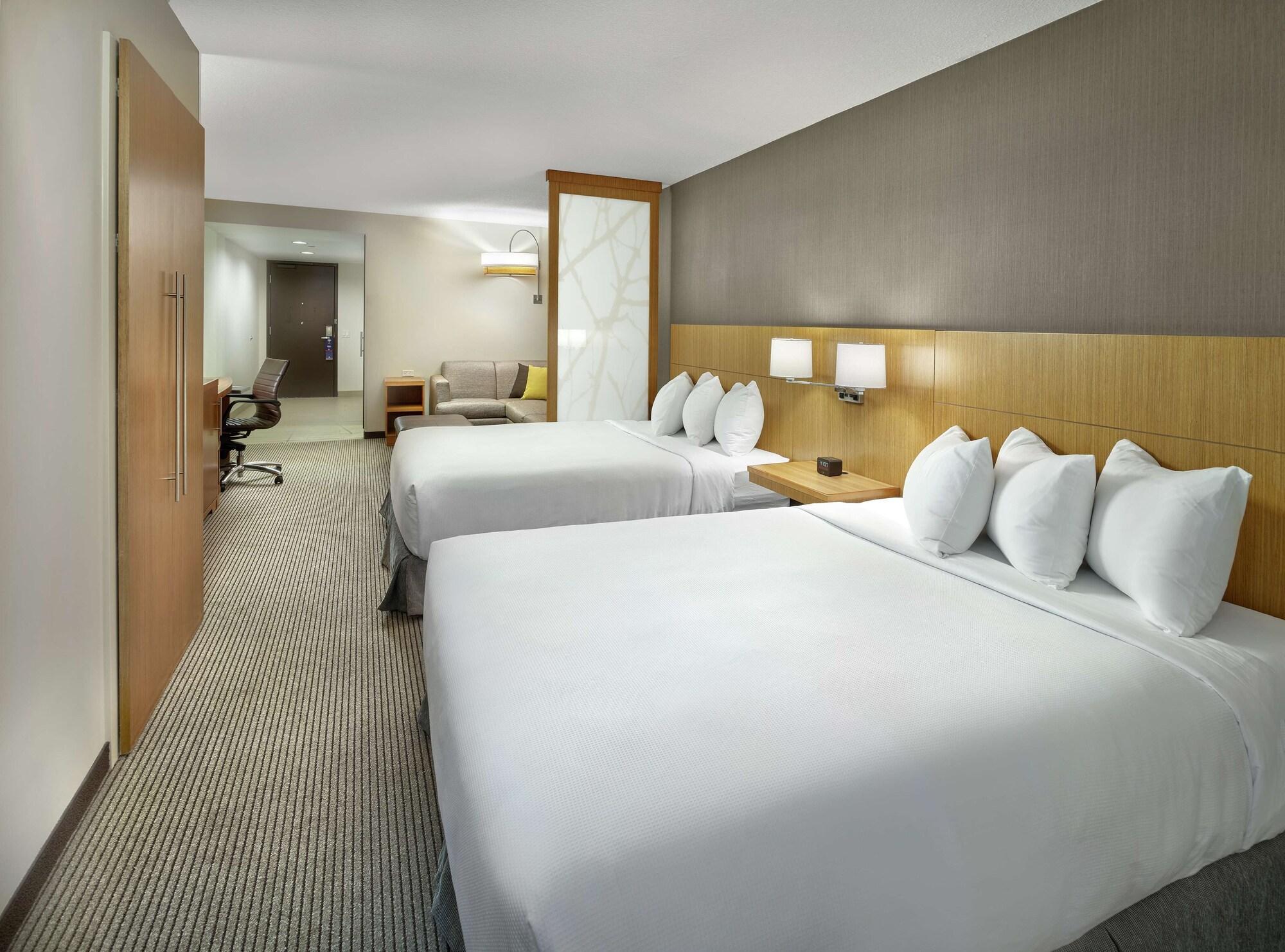 Doubletree By Hilton Edmonton Downtown Hotel Ngoại thất bức ảnh