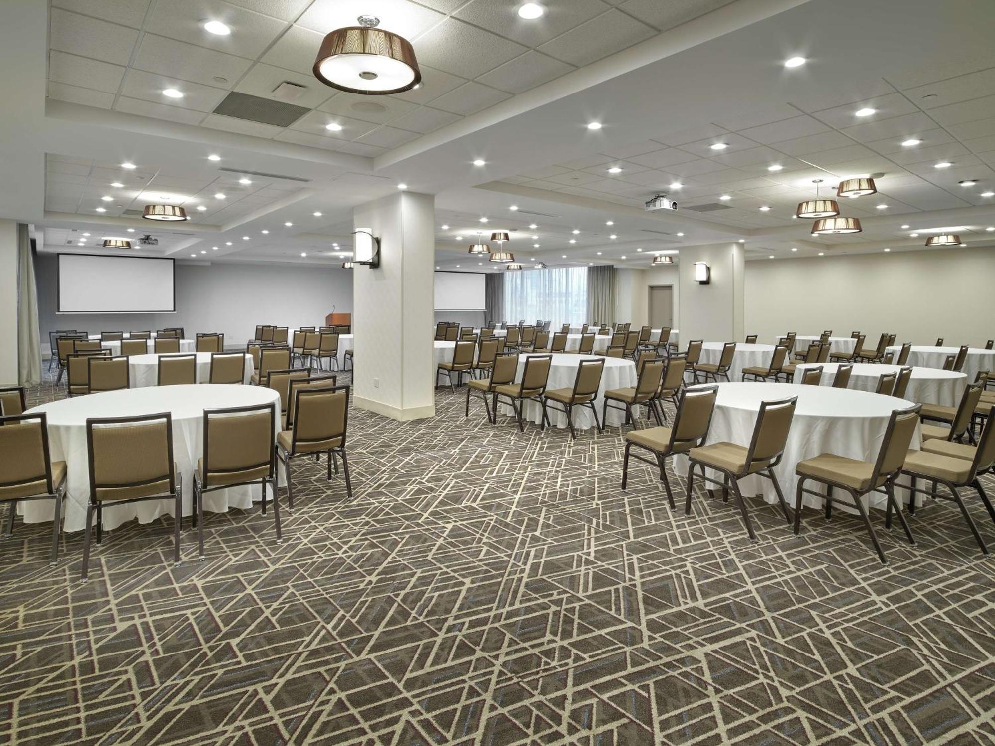 Doubletree By Hilton Edmonton Downtown Hotel Ngoại thất bức ảnh