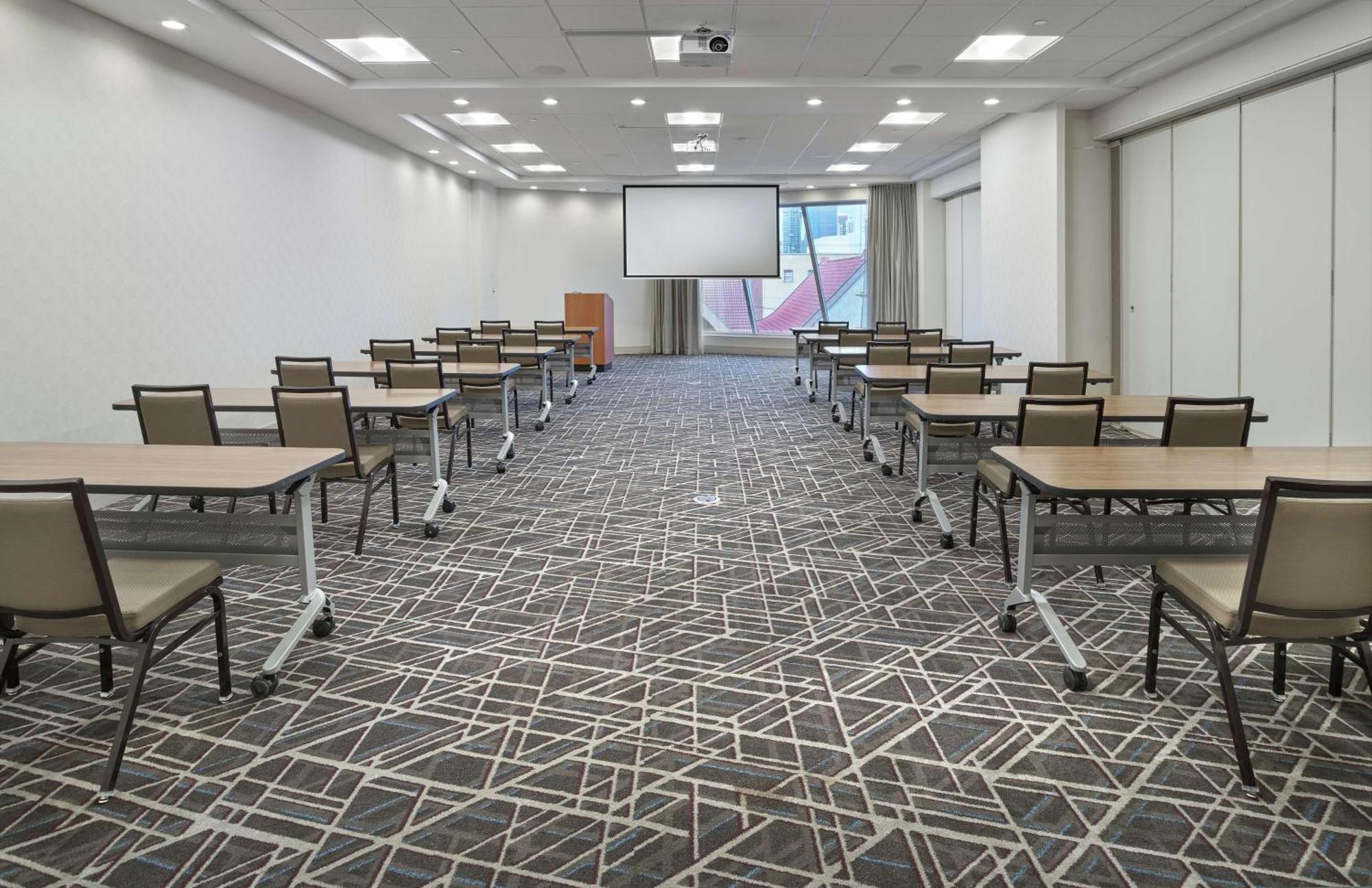 Doubletree By Hilton Edmonton Downtown Hotel Ngoại thất bức ảnh