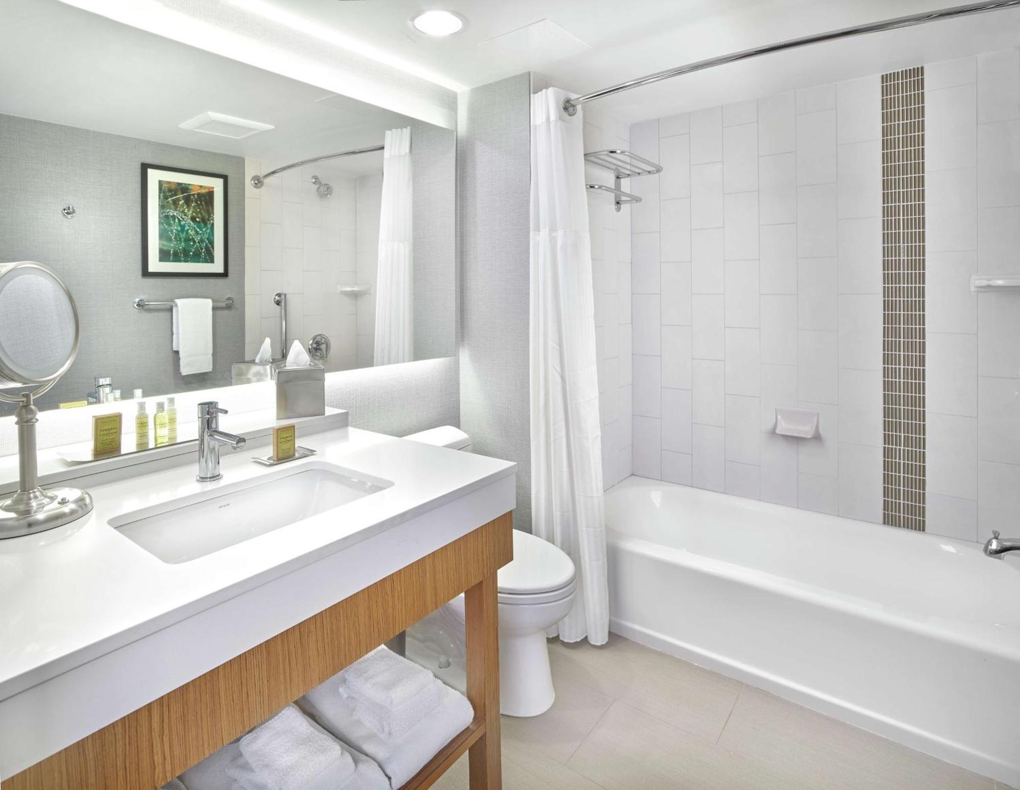 Doubletree By Hilton Edmonton Downtown Hotel Ngoại thất bức ảnh