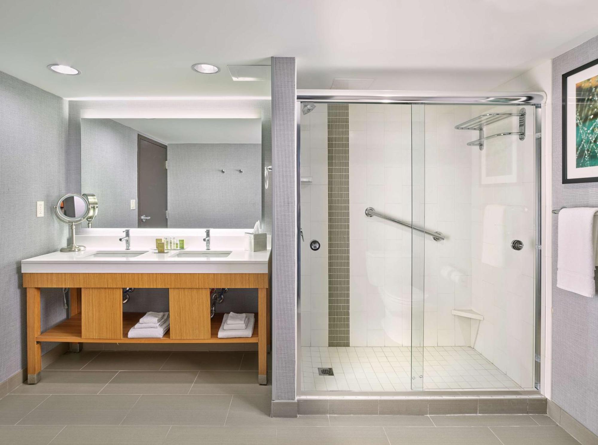 Doubletree By Hilton Edmonton Downtown Hotel Ngoại thất bức ảnh