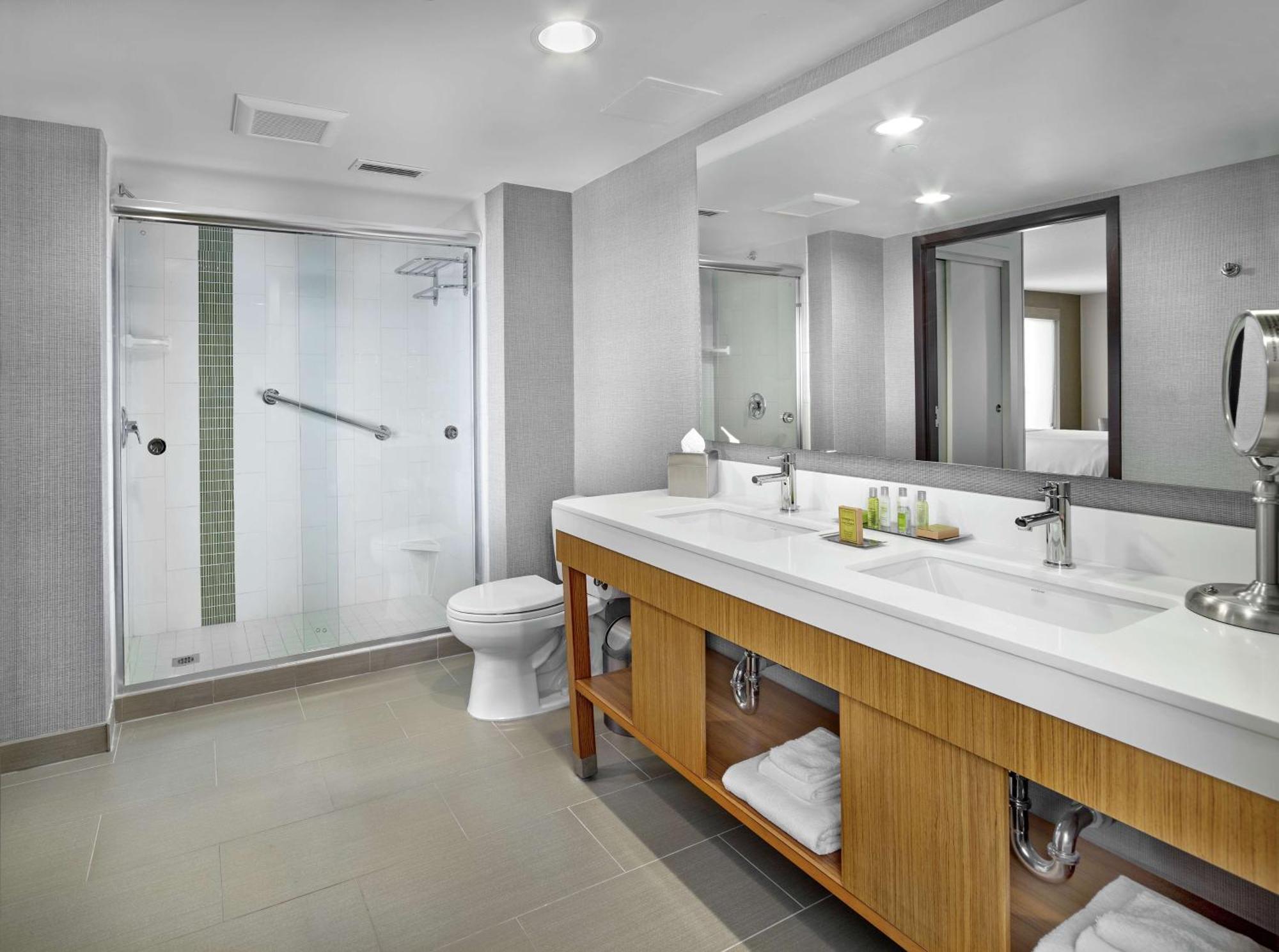 Doubletree By Hilton Edmonton Downtown Hotel Ngoại thất bức ảnh