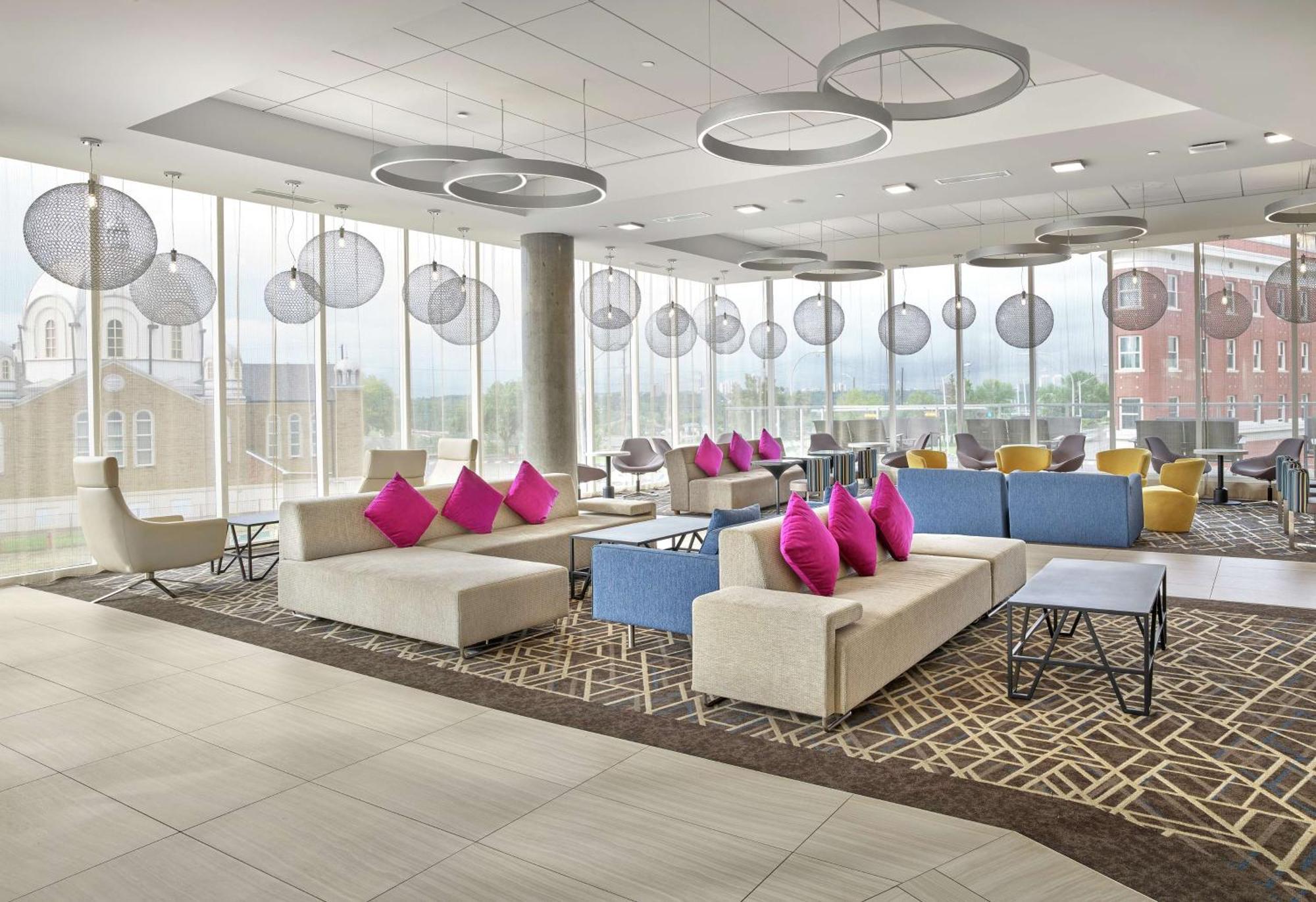 Doubletree By Hilton Edmonton Downtown Hotel Ngoại thất bức ảnh