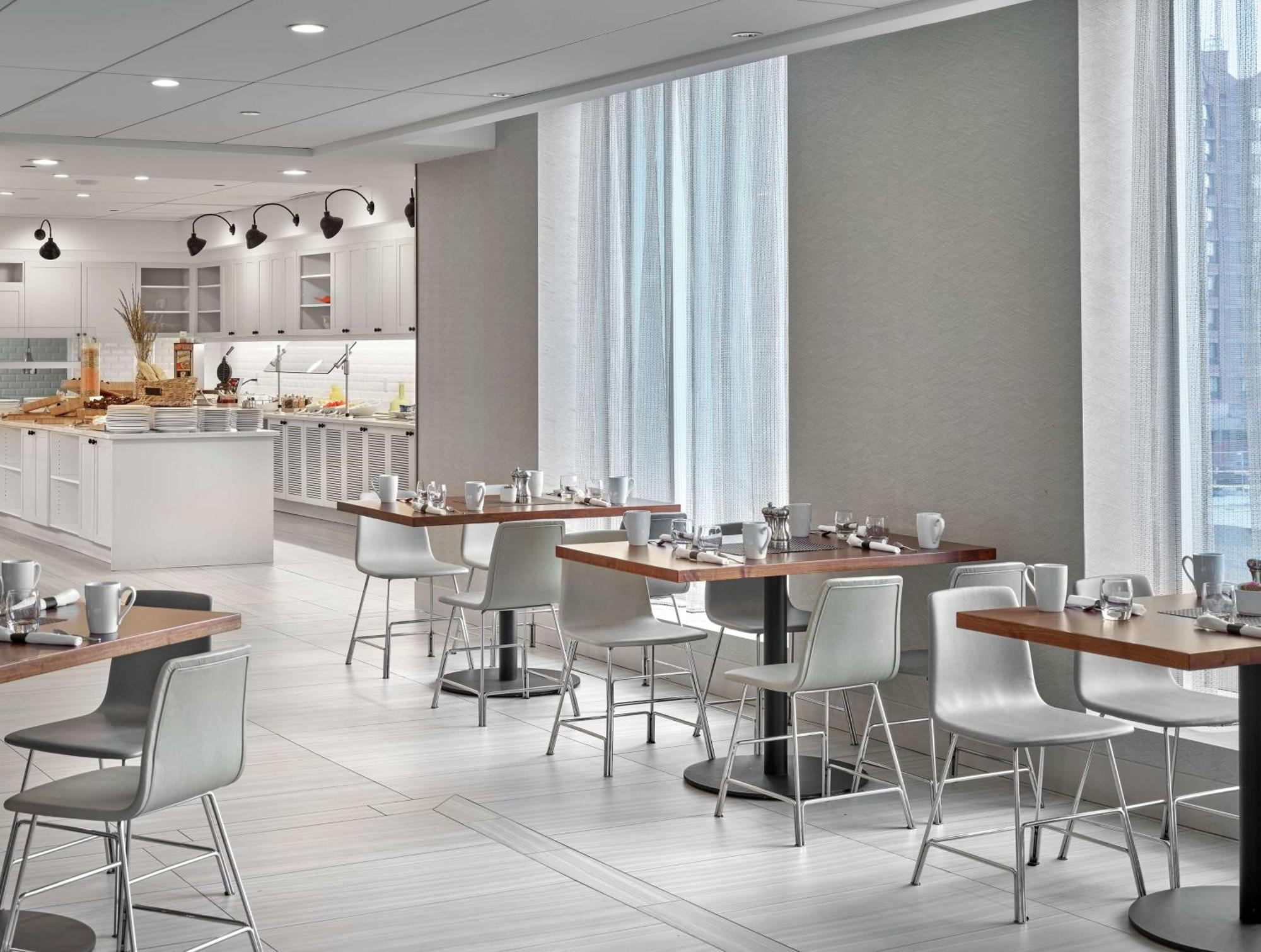 Doubletree By Hilton Edmonton Downtown Hotel Ngoại thất bức ảnh