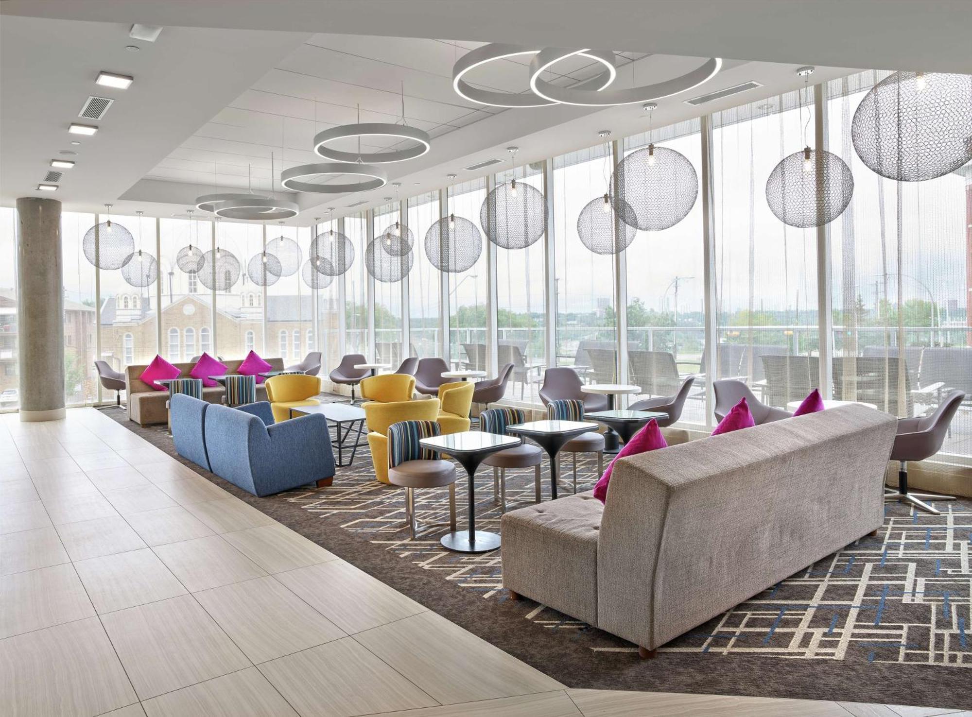 Doubletree By Hilton Edmonton Downtown Hotel Ngoại thất bức ảnh
