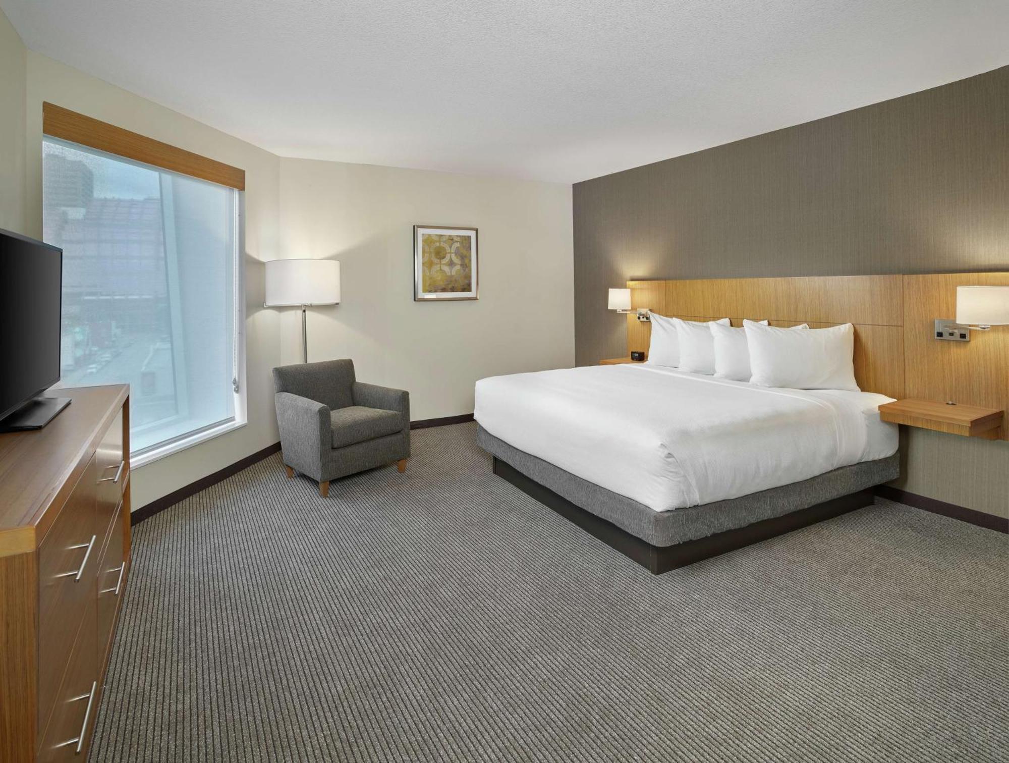 Doubletree By Hilton Edmonton Downtown Hotel Ngoại thất bức ảnh